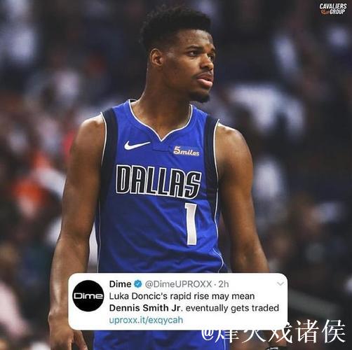 小史密斯身着蓝色Select3.0，高效斩获16分10篮板4助攻